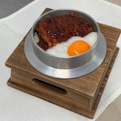 うなとろ月見釜飯