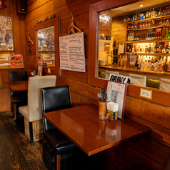 一階席はバーカフェフロア!!おしゃれなテーブル・カウンターでお話しながらお食事がオススメ☆