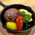 料理メニュー写真&nbsp;鹿と猪肉の自家製ハンバーグ
