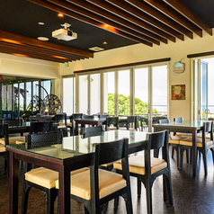 【テーブル席:4名様×9席】連結も可能なので大人数でのご利用にも◎