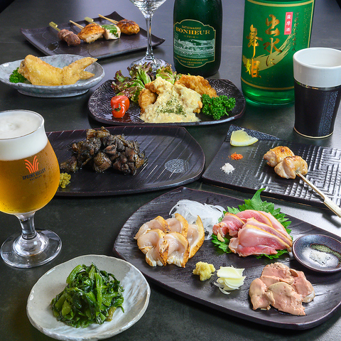 旨味溢れる親鳥たたきや炭火焼き鳥を楽しむ大人の隠れ家居酒屋。