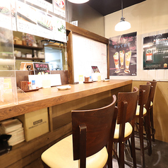 串焼き酒場 とりとん 横浜駅前店の雰囲気3