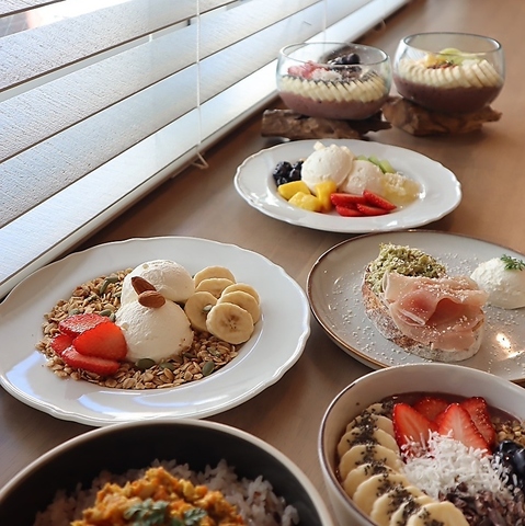 大町にある心地よいカフェ。自家製アサイーボウルやグリークヨーグルトなど楽しめます