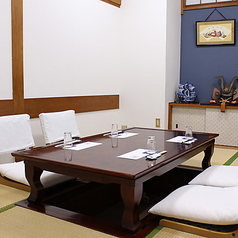 【掘りごたつ席】足がのばせて、リラックスいただける個室です。お子様連れのお客様でも安心してご利用いただけます。