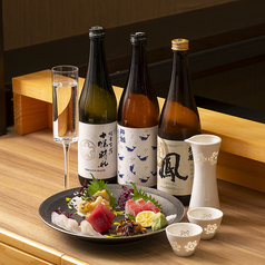 お寿司と相性抜群の日本酒を豊富に取り揃えております。