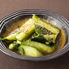 串カツだけじゃない！串カツと相性抜群の一品「塩だれキューリ」でさっぱり箸休め♪お酒とも好相性！の写真