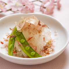 新玉ねぎのサラダ　春色うめソース