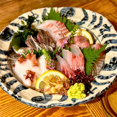 大阪で水揚げされた 鮮魚のお造り盛り合わせ(2~3人前)