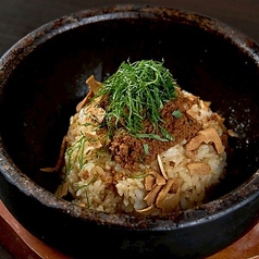 肉に合う石焼ガーリックチャーハン