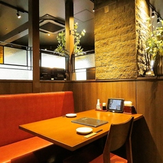 照明が明るく広々とした店内★ごゆっくり御くつろぎいただけるお席多数ご用意しております。【秋葉原で居酒屋・蟹・海鮮・和食のお店をお探しなら北海道へ】