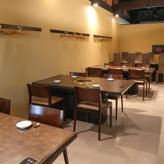 6名テーブル×7卓