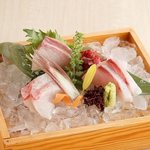 長浜市場や築地市場より仕入れる新鮮なお魚料理も自慢です！日本酒との相性は最高に抜群です！！