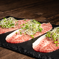 料理メニュー写真 霜降り黒毛和牛の炙り刺し