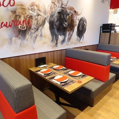 ４名様席 落ち着いたソファー席