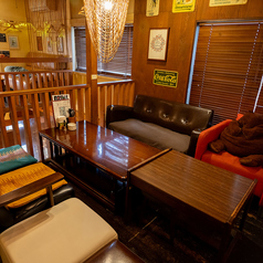 隠れ家のような空間でまったりお酒を飲めます☆