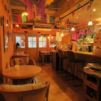 ラテンを感じる店主こだわりの内装☆
