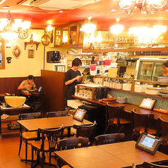 お一人様でも気軽に利用しやすいカウンター席をご用意しています◎可愛いランプの柔らかな光が灯る店内でゆったりとお食事が楽しめます。デートや友人との語らいの場にも最適です。