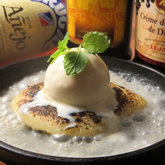 熱々スイートポテト　アイス乗せの写真