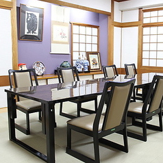 【個室×テーブル席】和の情緒漂う個室です。ご家族やご友人でのお食事や会食まで幅広くご利用ください。接待にも◎