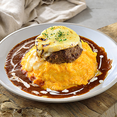 とろーりカマンベールチーズハンバーグオムライス