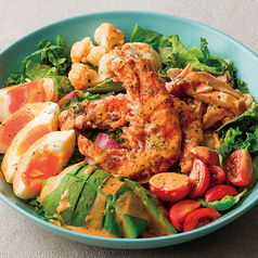 アボカドとガーリックシュリンプのCobbサラダ