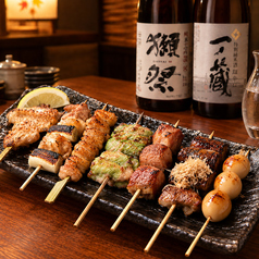 【本格手打ち炭火焼き鳥をご堪能◎】職人が一本ずつ丁寧に焼き上げるこだわりの本格手打ち焼き鳥の写真