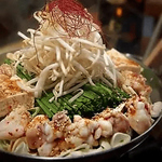 【近江牛】京都出身オーナーが厳選した近江牛のもつ鍋。特製の出汁でじっくり煮込んで召し上がれ。