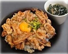鶏せせり丼（スープ付き）