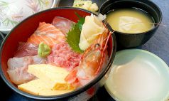 人気Ｎｏ１売り切れ御免海鮮丼定食1210円（税込）