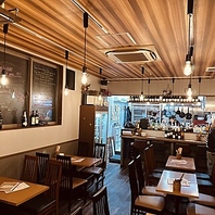 木の温もり溢れるアットホームな店内（貸切可能）