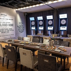 【貸切は最大120名様まで対応可能★】ダーツはもちろん、DVDプレーヤーやプロジェクターも完備◎アイデア次第でオリジナリティ溢れるパーティーに☆ご予算に合わせたプランを各種ご用意しております！※画像は系列店です