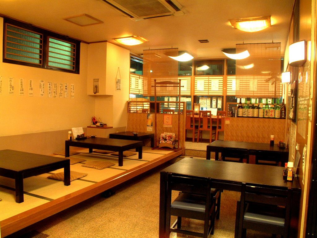 店内は少人数でも、大人数での宴会でも楽しめます。