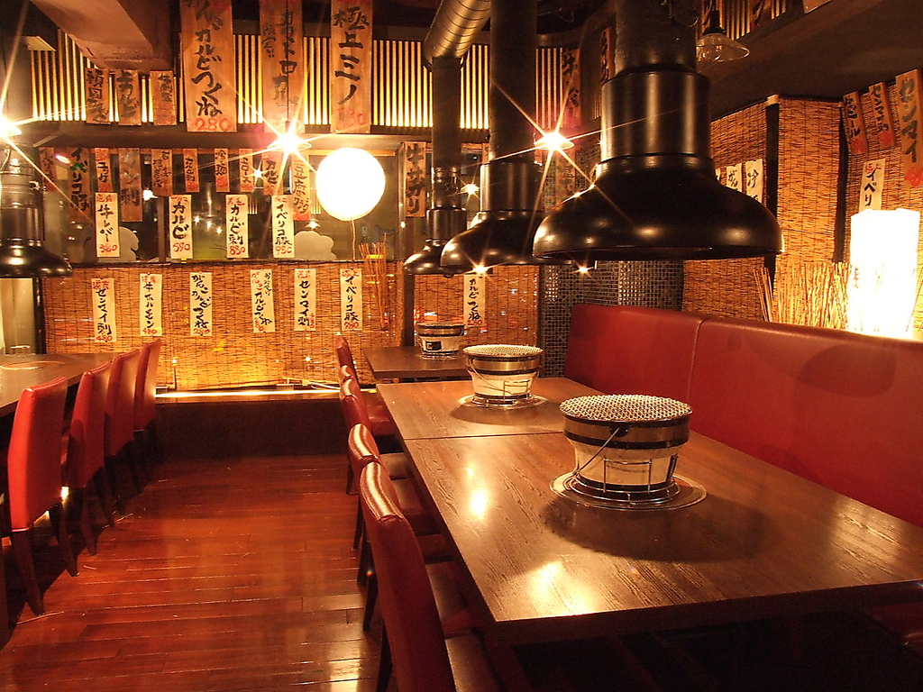 雰囲気自慢のテーブル席！少人数～大人数まで様々なシーンでご利用いただけます。各種宴会に最適◎