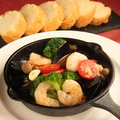 料理メニュー写真&nbsp;海老とムール貝のアヒージョ