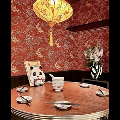 最大6名様まで可能◎電子タバコOK★シンシンの個室では、プライぺート空間でのお食事はもちろんのことネオンに包まれた店内を観ながらお食事を楽しめます！