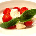 料理メニュー写真&nbsp;水牛モッツァレラのカプレーゼ