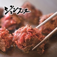 肉汁あふれる名物ハンバーグ