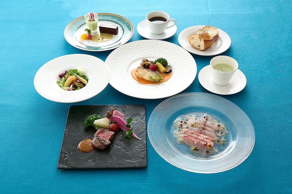 種類豊富なコース料理をご提供いたします。季節の食材をふんだんに使用したメニューが魅力です♪