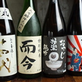 常時20種以上！有名～レアまで多数♪日本各地の銘酒たちは日本酒バルならではの品揃え。十四代、而今など有名なものから、他ではなかなか見かけないものまで多数。その季節に合ったものを入れ替えで常時20種ほどご用意しております。初心者の方も通の方も満足できるラインナップ。来るたびに新しい出会いがあります♪