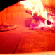 熱量が違います！こだわりの石窯！500℃で焼くピザ！
