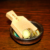 当店ではその場で生わさびを擦り下ろしていただけます。