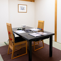 テーブル席の個室です。最大12名まで入れます。