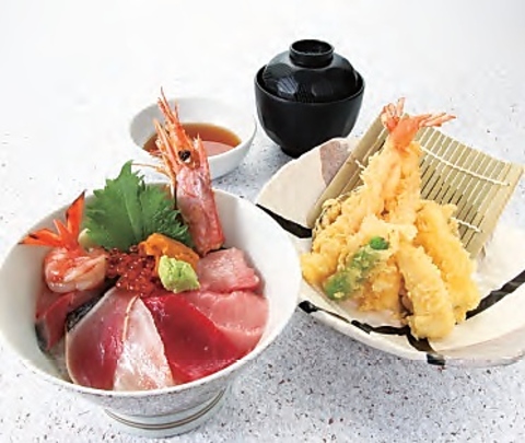 美味しい創作料理やすしをお楽しみ頂ける他、ご宴会・法事・慶事のご予約も承ります。