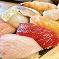 厳選された旬の魚を使用した寿司をお気軽にご堪能いただけます！居心地のよいカジュアルなテイストの店内で、気兼ねなくゆっくりとお楽しみください。