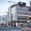 徳島駅から秋田町方面へ徒歩10分。両国橋交番向かいのビルにございます。