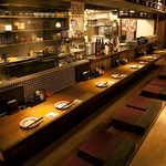 カウンター席もご用意。お一人様でもごゆっくりどうぞ。岩手みちのく鶏の焼き鳥をぜひお試しください