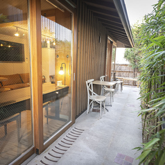 景観の良いテラス席を10席ご用意しております。