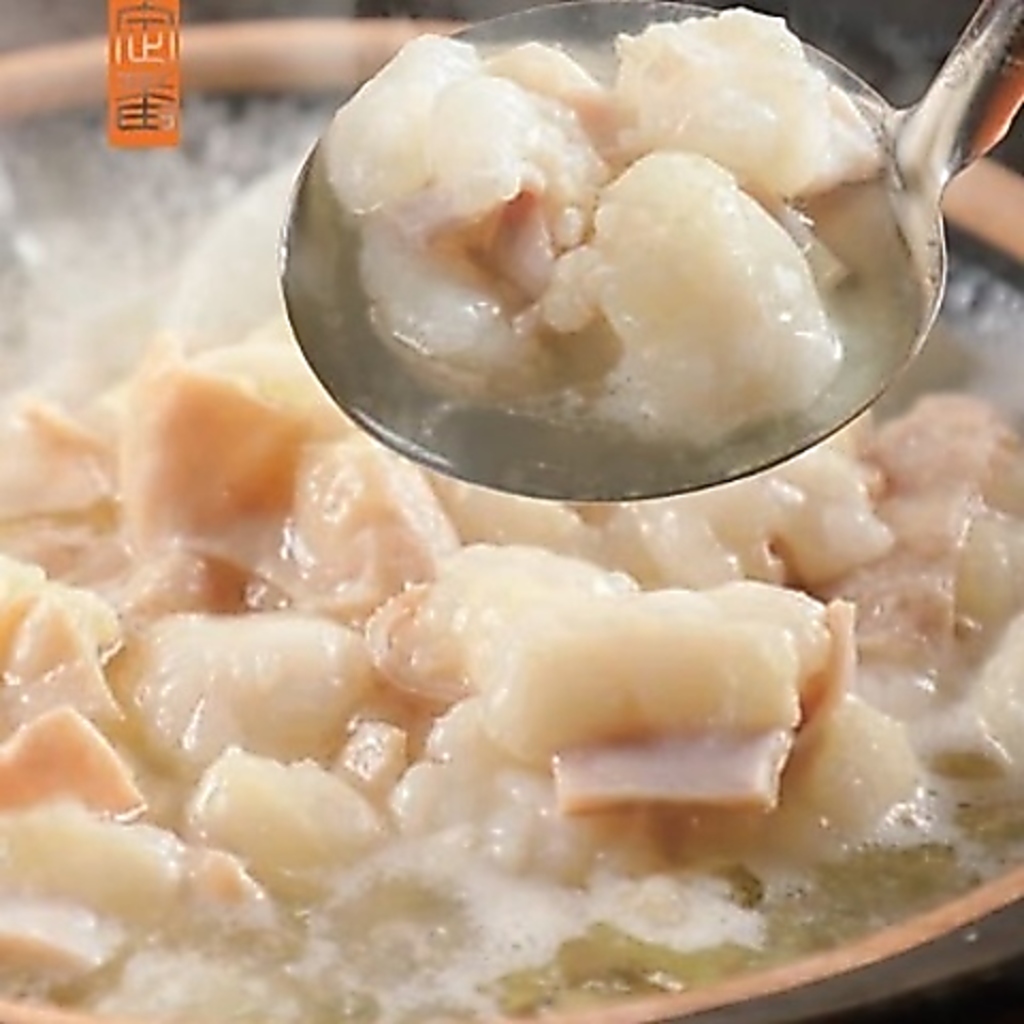 当店の看板メニュー、「もつ煮」！塩もつ煮、味噌もつ煮、鶏もつ煮と3種類からお選びいただけます♪