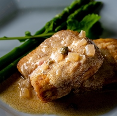 クロカジキのムニエル 木の実の焦がしバターソース