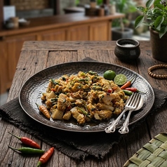 豚皮の炭火焼き和え物